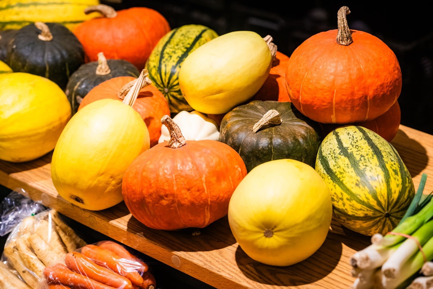 Pumpkin season is here 🎃🍂
Whether you’re carving a spooky jack-o’-lantern, roasting seeds, or whipping up cozy fall soups, there’s no better place to pick your perfect pumpkin than Bountiful Farmers’ Market.
Shop local and stock up on fall favourites, from bright orange pumpkins to hearty squash of every shape and size!
🕓 Open year-round: Fri 10–4 | Sat 9–4 | Sun 10–4
📍Free parking • Family-friendly fun • 120+ local vendors
#BountifulFarmersMarket #YEGFall #YEGLocal #PumpkinSeason #SupportLocalYEG #HalloweenYEG #PumpkinsYEG #YEGproducers #YEGmarket #YEG