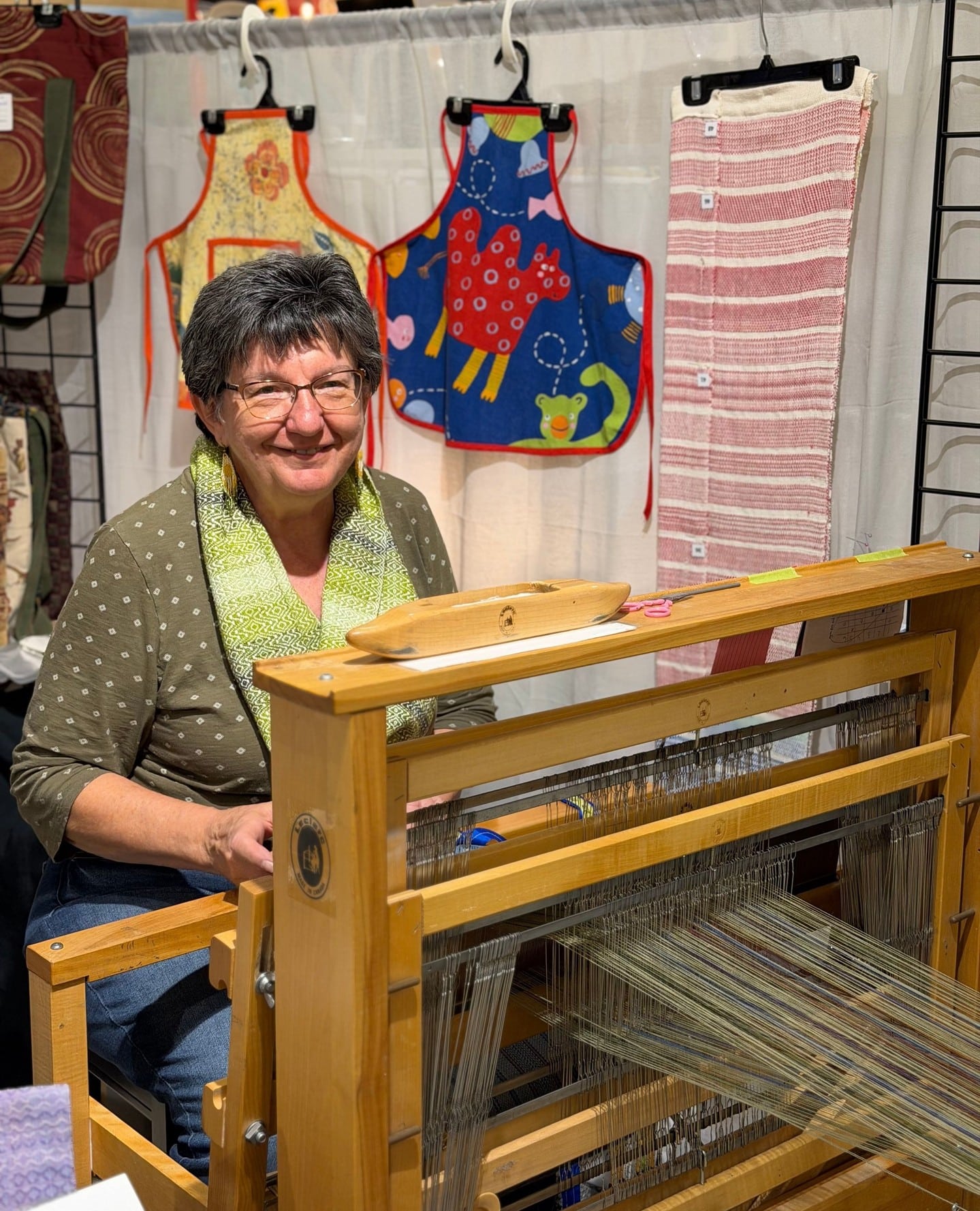 From the loom to your wardrobe 🧶💙⁠
⁠
@heleneg.arts.crafts handweaves scarves and neck warmers that are as beautiful as they are cozy.⁠
Find her and her loom at Bountiful Farmers’ Market this weekend!⁠
⁠
📍Booth H6⁠
🕓 Open year-round: Fri 10–4 | Sat 9–4 | Sun 10–4⁠
#BountifulFarmersMarket #YEGArtisans #SupportLocalYEG #Handwoven #YEGWinterStyle