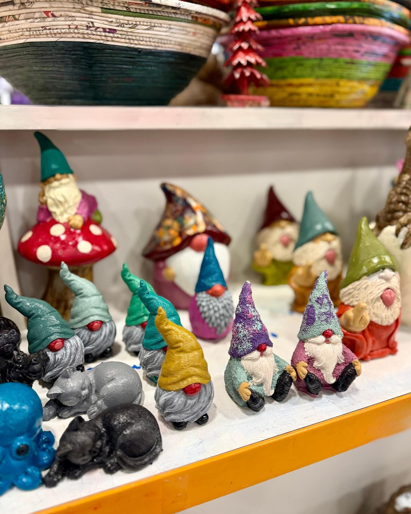 Handcrafted holiday magic 🎄✨
@paper.feathers.art creates these adorable, hand-painted gnomes — each one made entirely from ethically sourced, eco-friendly paper and natural materials.
Swipe to see some impressive elephants made from 100% recycled materials!
Light as a feather and uniquely crafted, they make the perfect Christmas gift or décor piece for someone special.
📍Booth A17
🕓 Hours: Fri 10–4 | Sat 9–4 | Sun 10–4
#PaperFeathersArt #BountifulFarmersMarket #HandmadeHoliday #SupportLocalYEG #YEGCrafts #YEGLocal