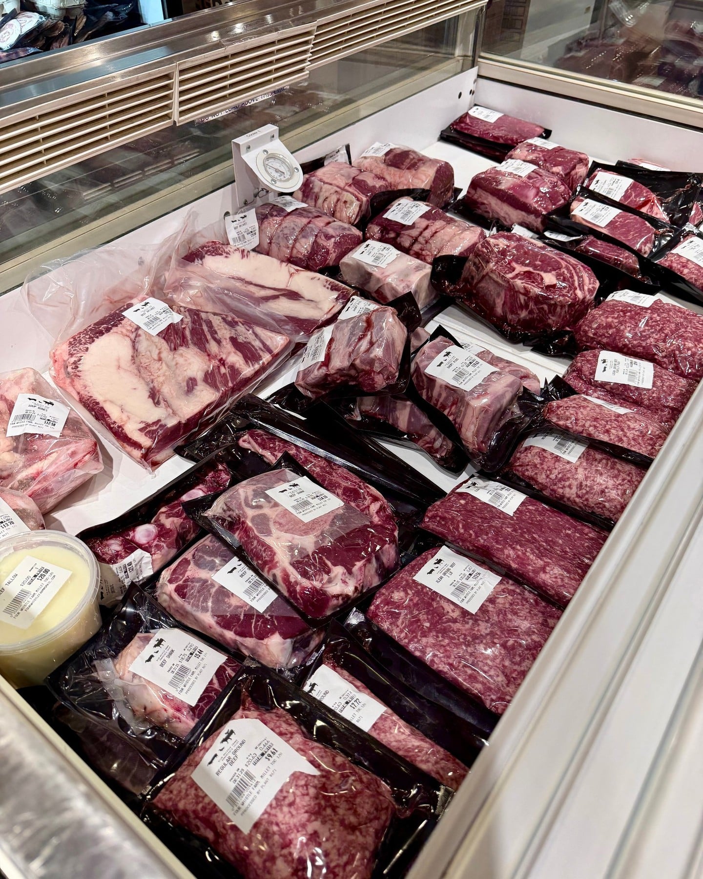 Good food starts with care.
At @fourwhistlefarm, animals are raised slowly and humanely — free-range, with no antibiotics or hormones, and nothing wasted. Every part is valued, from bones and broth to prepared cuts and stocks, all sourced and processed locally.
📍 Booths D3–5
🕓 Fri 10–4 | Sat 9–4 | Sun 10–4
#BountifulFarmersMarket #FreshStartsLocalHearts #YEGLocal #YEGFarmers #YEGFarm #SupportYEG #YEG