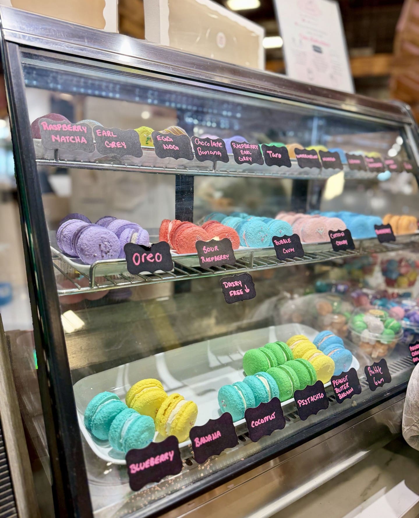 At @sucrem2017, delicate gluten-free macarons come in a rainbow of flavours — with dairy-free options too. Pick a few favourites, mix and match, and choose exactly what your heart is craving today. 💕⁠
⁠
📍 Booth C8⁠
🕓 Fri 10–4 | Sat 9–4 | Sun 10–4⁠
⁠
#BountifulFarmersMarket #YEGLocal #YEGGF #YEG #SupportLocalYEG #YEGSweets #YEGDesserts