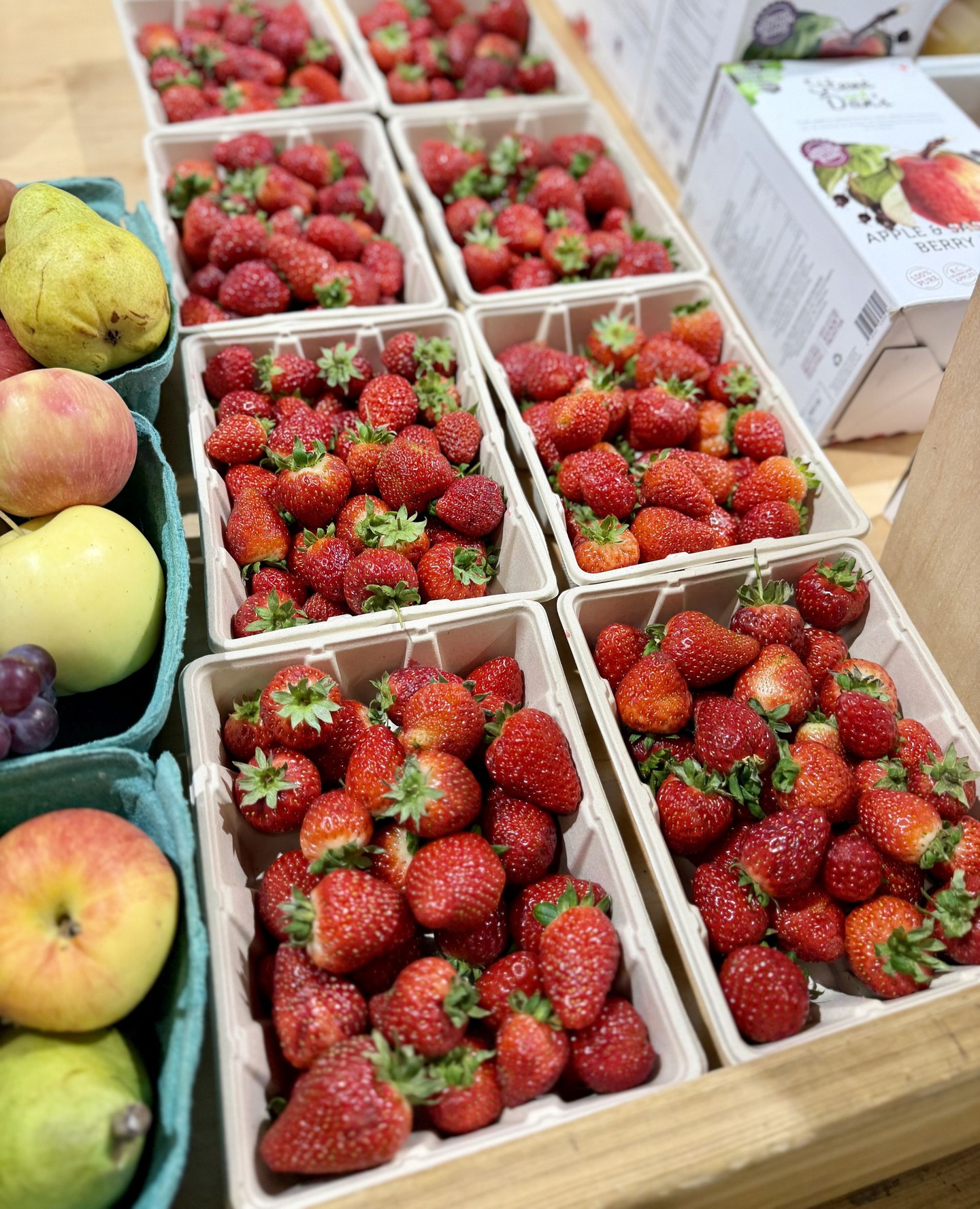 Pick up fresh strawberries at the market, melt some chocolate at home, and make something sweet ❤️🍓
🕓 Fri 10–4 | Sat 9–4 | Sun 10–4
#BountifulFarmersMarket #ValentinesAtTheMarket #YEGValentines #YEGLove #YEG #SupportYEG