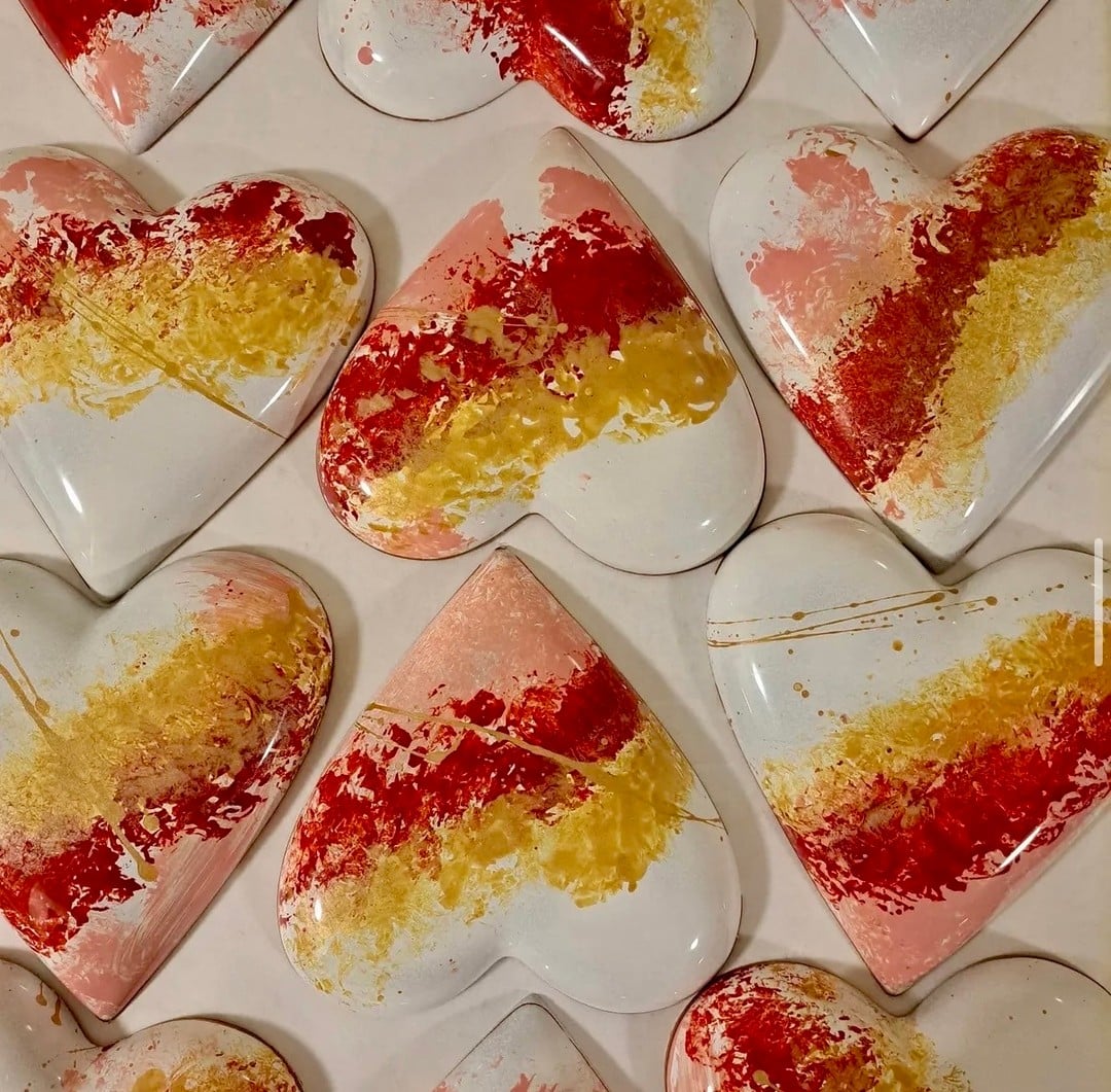 For Valentine’s Day, @brownscuriosities brings back their Tonkamallow Heart — tonka bean–infused marshmallow, soft sea salt caramel, all wrapped in a milk chocolate shell. Thoughtfully made, perfectly balanced, and just right for sharing (or keeping to yourself).⁠
⁠
📍 Booth B2⁠
🕓 Fri 10–4 | Sat 9–4 | Sun 10–4⁠
⁠
#BountifulFarmersMarket #YEGLocal #YEGArtisans #YEG #YEGTreats #YEGDesserts #YEGFood