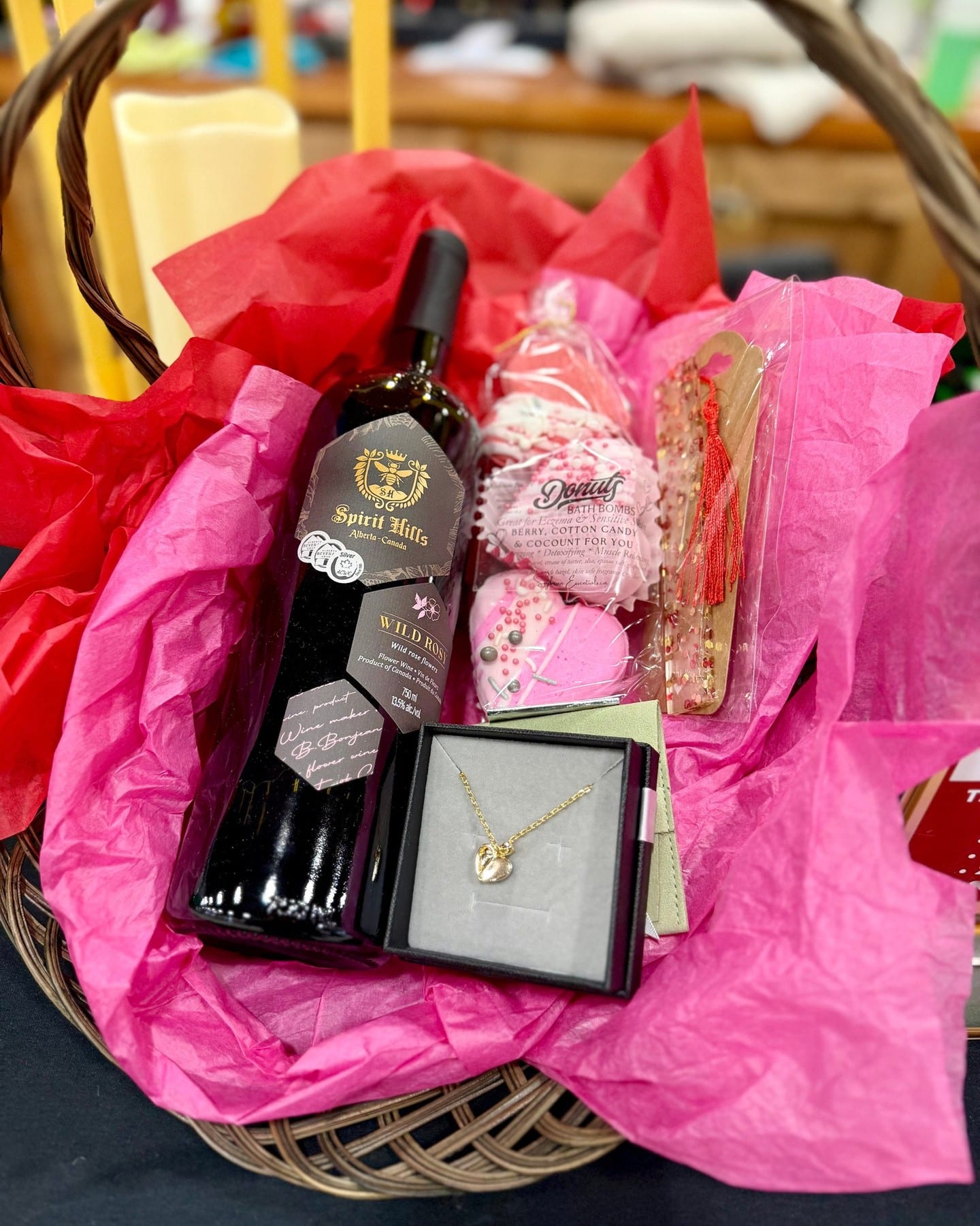 💘 February Experience Basket Giveaway 💘
We’re celebrating February with three curated Experience Baskets, each filled with thoughtfully chosen pieces from some of our incredible market vendors. From romantic details to meaningful local finds, these baskets are designed to be enjoyed slowly and shared.
✨ The Valentine Basket (pictured) features:
@spirithillswinery
@skyandbeyondart
@zg_pearls
@soybeanessentials
Link in bio!
📅 Enter February 6 – March 2
🎉 Winners announced March 4