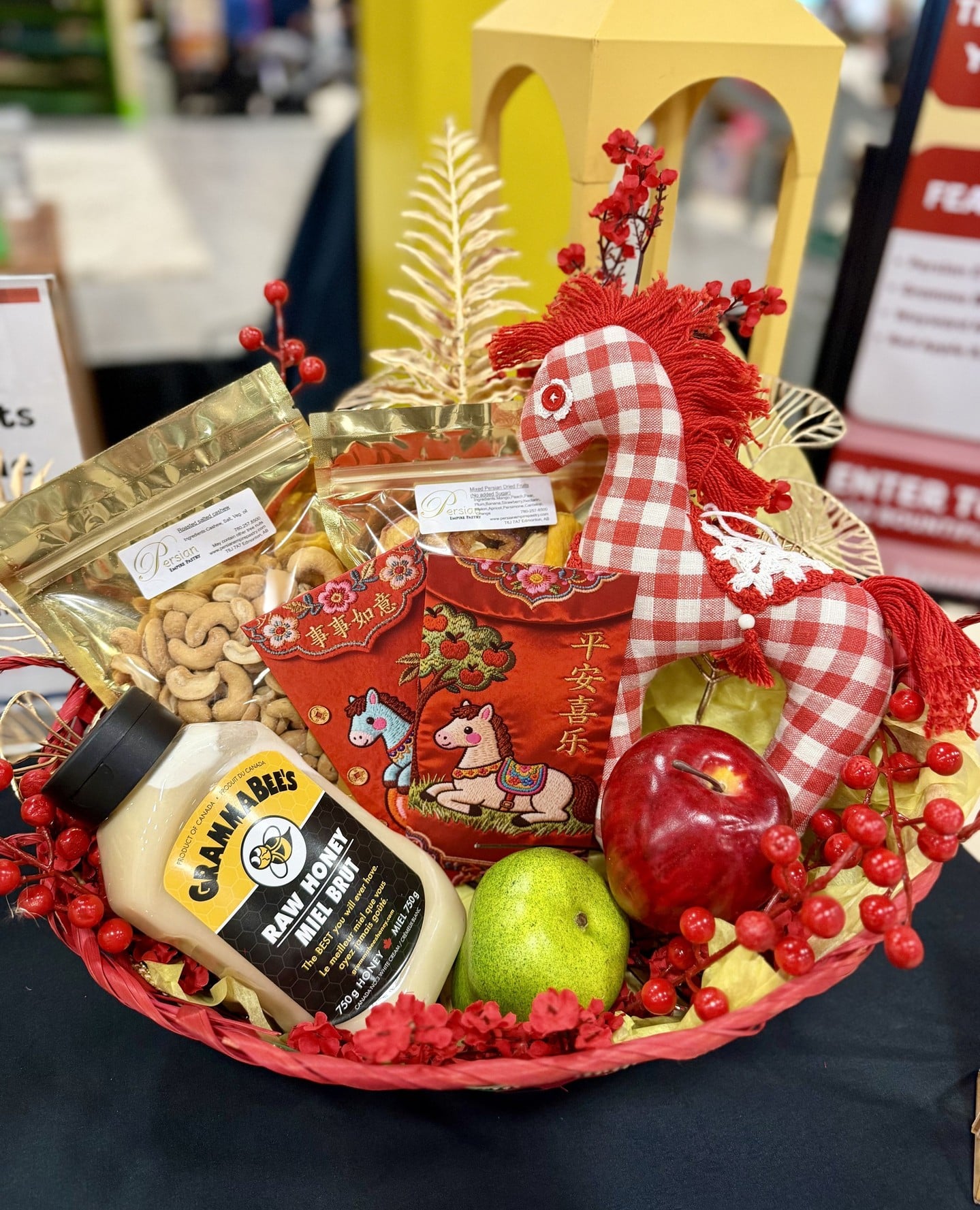 🧧 February Experience Basket Giveaway 🧧
We’re celebrating Lunar New Year with one of our February Experience Baskets, thoughtfully curated with favourites from the market. This basket brings together sweet treats, local craftsmanship, and fresh flavours to enjoy and share.
✨ The Lunar New Year Basket (pictured) features:
@persianempirepastry
@grammabeeshoney
@wayward.murphy
@redapplebcfruit
📅 Enter February 6 – March 2
🎉 Winners announced March 4