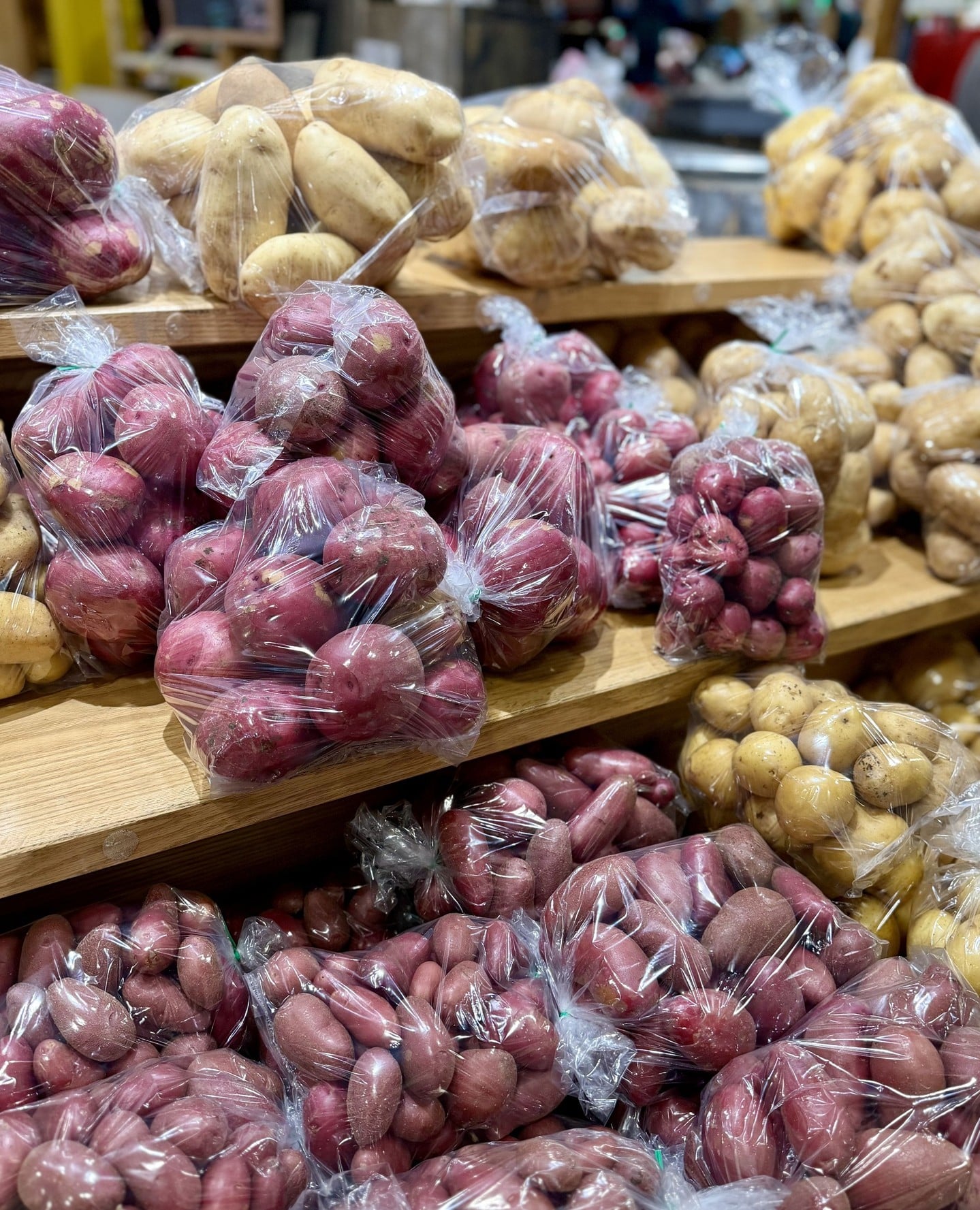 Simple. Humble. Always dependable. 🥔 Find fresh, local potatoes at the market this weekend and stock up for the week ahead.
A good bag of potatoes goes a long way — roasted for dinner, mashed for comfort, crisped up for brunch, or tucked into soups and stews. Big or small, they’re the kind of staple that keeps your kitchen grounded and your meals easy.
🕓 Fri 10–4 | Sat 9–4 | Sun 10–4
📍 Bountiful Farmers’ Market
#BountifulFarmersMarket #YEGLocal #YEGProduce #YEGFarm #YEG #SupportLocalYEG