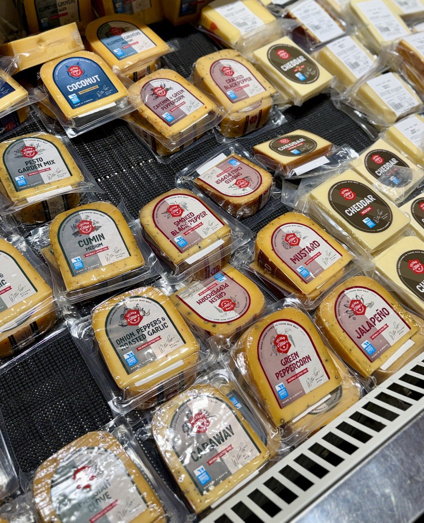 A good meal often starts with good cheese 🧀
At @sylvanstarcheese, farm-made Gouda is crafted the traditional way — a skill passed down through generations and perfected right here in Alberta. From creamy to extra aged, find the cheese that speaks to you, whether it’s for melting into a favourite recipe or building a charcuterie board worth lingering over.
📍 Booths J3–J4
🕓 Fri 10–4 | Sat 9–4 | Sun 10–4
#BountifulFarmersMarket #YEGLocal #YEGArtisans #ShopLocalYEG #YEG #YEGFood #YEGCheese