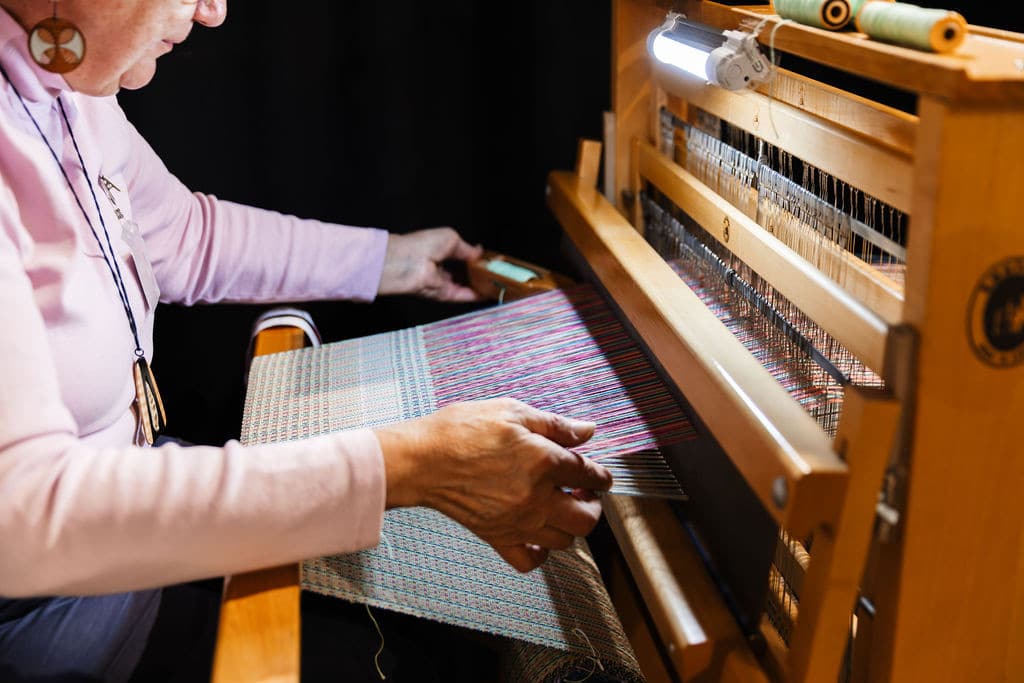 From the loom to your wardrobe 🧶💙
@heleneg.arts.crafts handweaves scarves and neck warmers that are as beautiful as they are cozy.
Find her and her loom at Bountiful Farmers’ Market this weekend!
📍Booth H6
🕓 Open year-round: Fri 10–4 | Sat 9–4 | Sun 10–4
#BountifulFarmersMarket #YEGArtisans #SupportLocalYEG #Handwoven #YEGWinterStyle