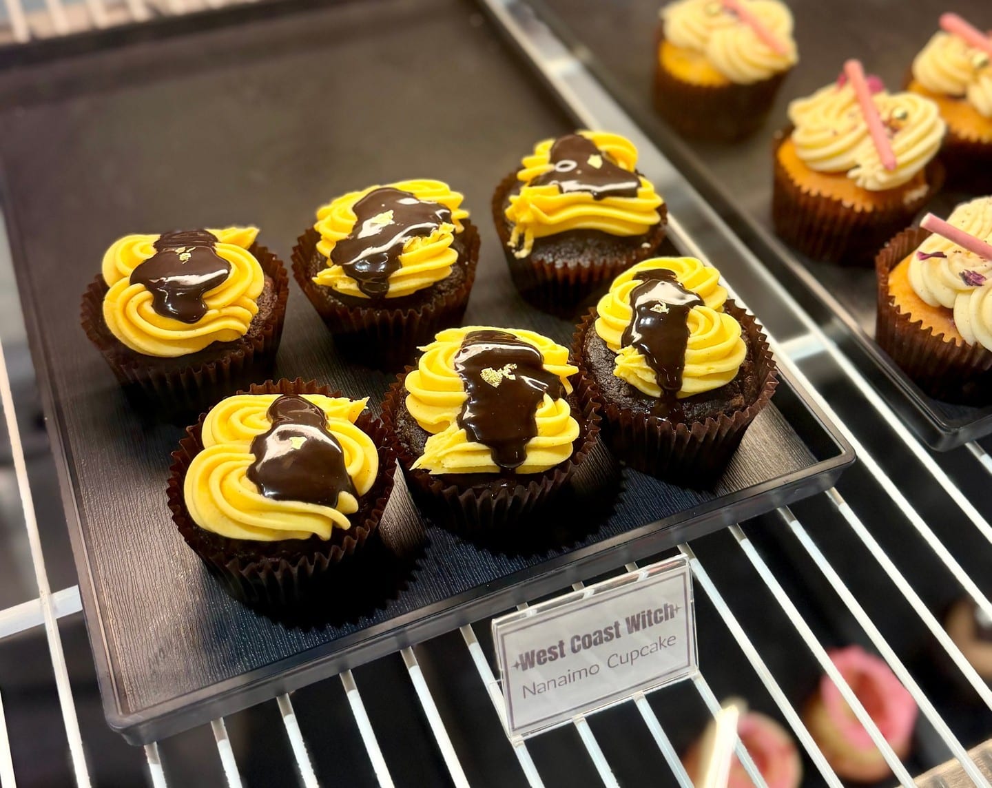 At @blaquecatconfections, the beloved Nanaimo bar takes on a new form — the West Coast Witch cupcake. Rich, layered, and just a little indulgent, it’s a familiar flavour transformed into something playful and unexpected. ⁠
⁠
📍 Booth A13⁠
🕓 Fri 10–4 | Sat 9–4 | Sun 10–4⁠
⁠
#BountifulFarmersMarket #YEGLocal #YEG #SupportLocalYEG #YEGFood #YEGArtisans #YEGSweets #YEGDessert #ShopLocalYEG