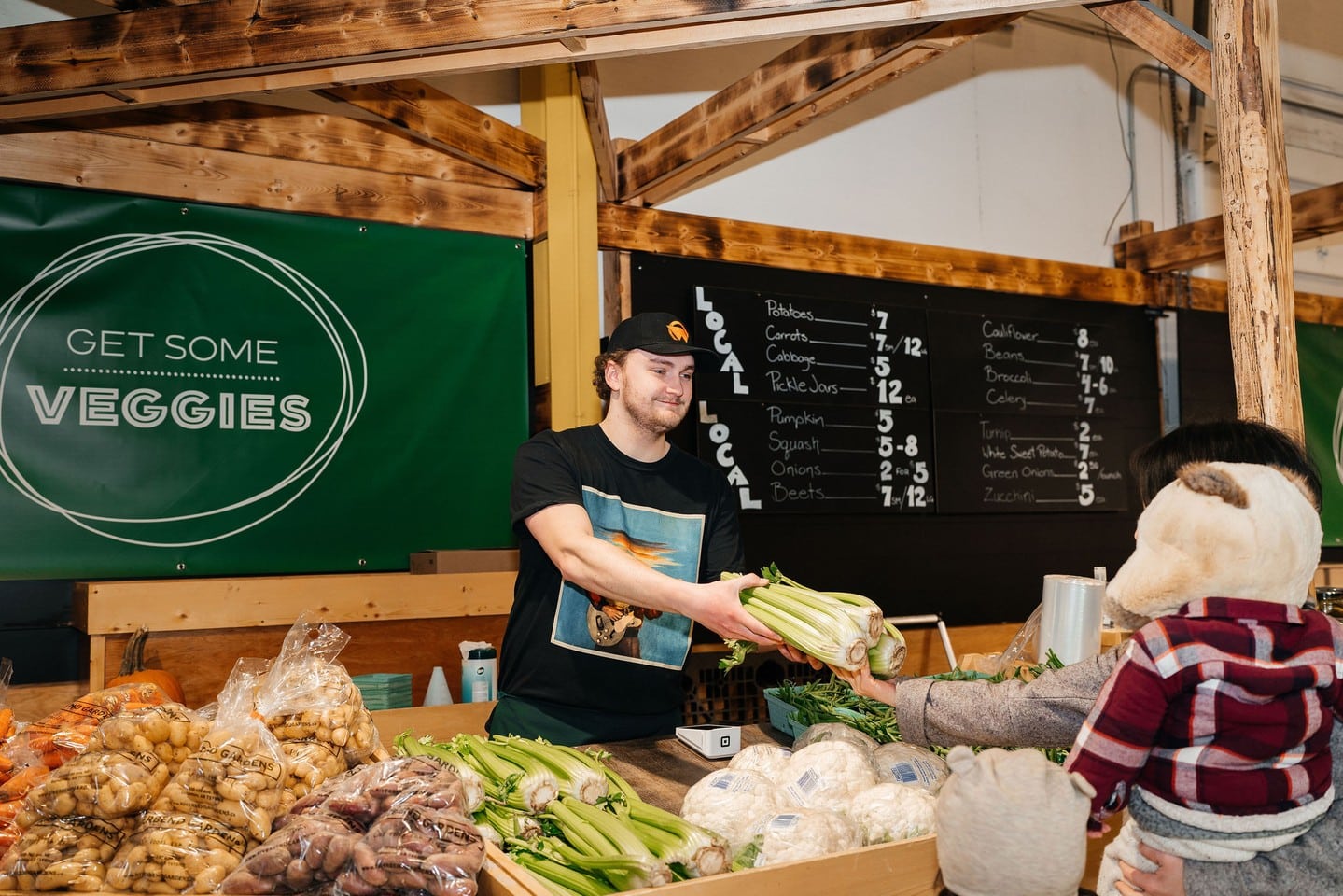 @riverbendgarden brings in-season vegetables grown right here in Edmonton, rooted in careful farming and a deep connection to the land. Alongside them, @getsomeveggiesyeg helps fill the table year-round — sourcing fresh produce from nearby farms and beyond to keep your kitchen stocked no matter the season.

📍 Booths L6–L8
🕓 Fri 10–4 | Sat 9–4 | Sun 10–4

#BountifulFarmersMarket #YEGLocal #EatLocal #YEGFresh #YEGVeggies #YEGFarms #YEG #SupportLocalYEG