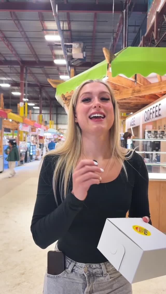 We challenged one of our customers to finish a Jamaican patty from @chefmonyeg in just 4 bites!
 
Congrats to Sim for winning a $10 voucher✅😁

#BountifulFarmersMarket #Challenge #JamaicanPatty #SupportLocal #YEG